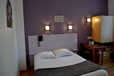 Standard Double Room | In-room safe, desk, soundproofing, free WiFi