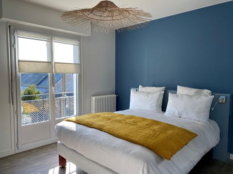 Comfort Room | Individually decorated, individually furnished, desk, blackout drapes