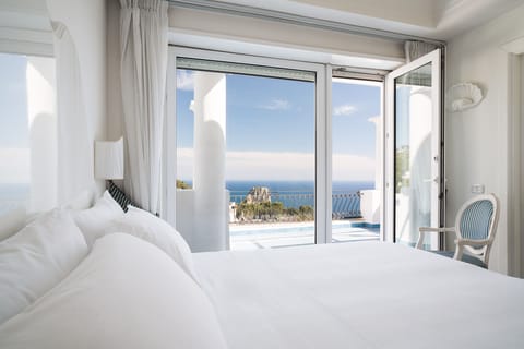 Deluxe Room Sea View | 1 bedroom, Frette Italian sheets, premium bedding, down comforters