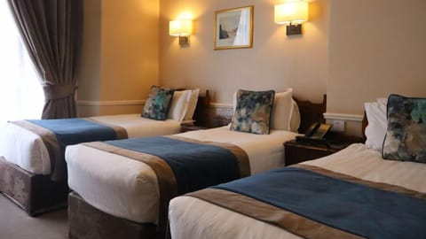 Triple Room, Three Beds | In-room safe, desk, iron/ironing board, free WiFi