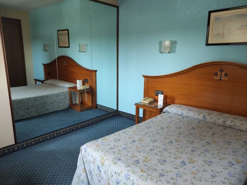 Double or Twin Room | In-room safe, desk, iron/ironing board, free WiFi