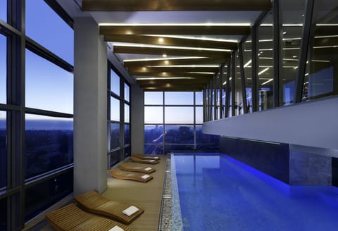 Indoor pool, sun loungers