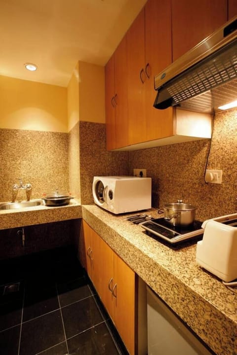 One Bedroom Apartment | Private kitchen | Electric kettle