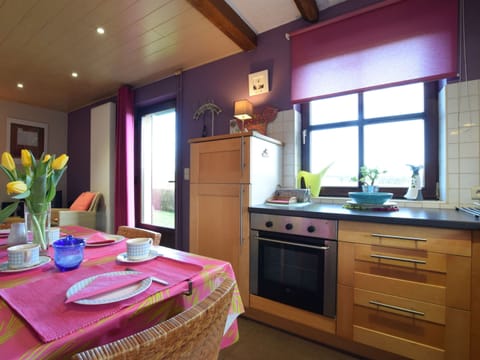 Cottage | Private kitchen | Highchair