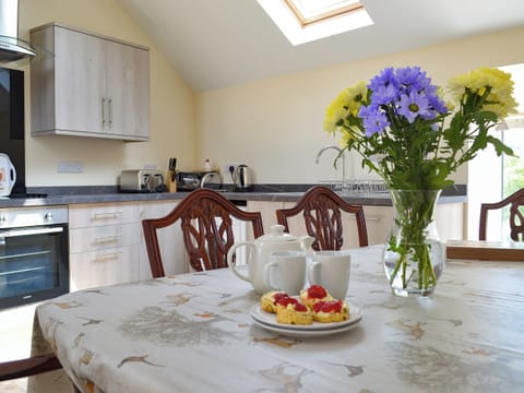 Lovely dining table and chairs | Scrumpy Barn - Hayes Farm Mews, Luton, near Newton Abbot
