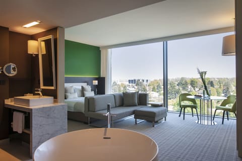 Suite, 1 King Bed, Club Lounge Access (Top Floor) | Premium bedding, minibar, in-room safe, desk