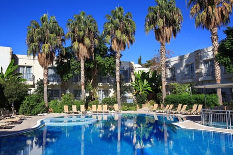 Indoor pool, seasonal outdoor pool