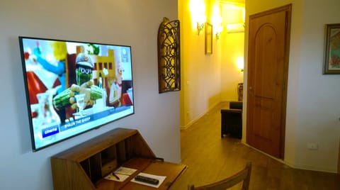 Junior Suite | Living area | 30-inch LED TV with satellite channels, TV