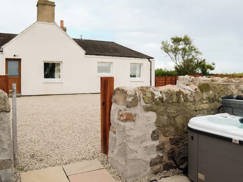 Exterior | Grieve&rsquo;s Cottage, Portmahomack, near Tain