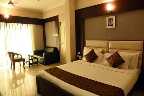 Suite, 1 King Bed | Premium bedding, in-room safe, individually decorated