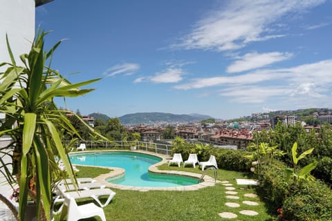 Outdoor pool, sun loungers