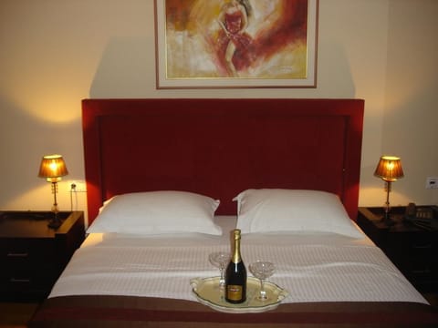 Deluxe Suite (Meteora View) | Premium bedding, pillowtop beds, individually decorated