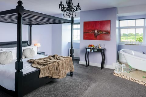 In-room safe, desk, iron/ironing board, free WiFi