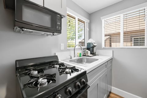 Signature Cabin | Private kitchen | Fridge, microwave, coffee/tea maker, paper towels