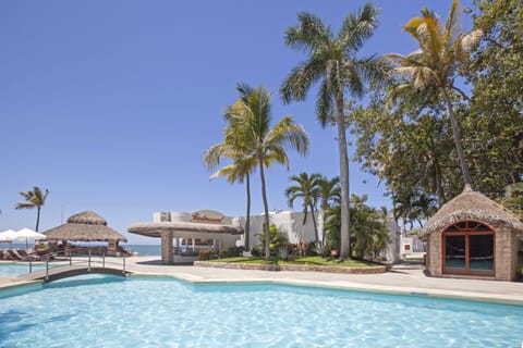 Poolside bar