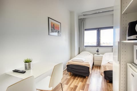 Desk, soundproofing, free WiFi, bed sheets