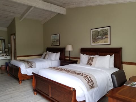 Traditional Double Room | Premium bedding, desk, iron/ironing board, cribs/infant beds