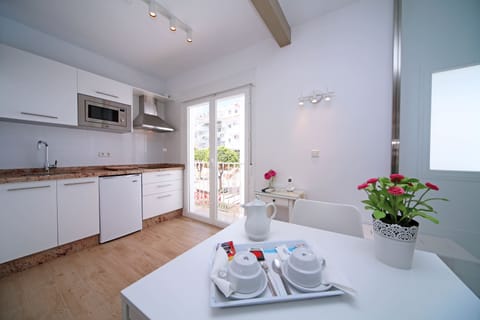 Apartment | Private kitchen | Coffee/tea maker, electric kettle