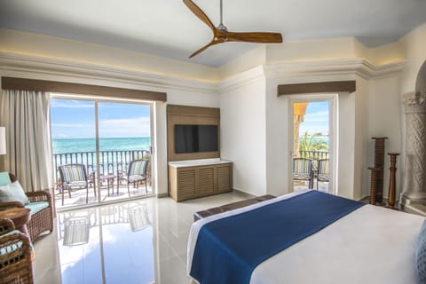 Premium Suite, 1 Bedroom, Oceanfront (Master) | Minibar, in-room safe, desk, blackout drapes