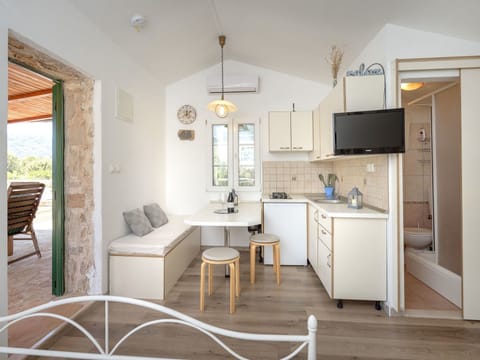 Room, Furniture, Property, White, Interior Design, Building, Floor, House, Ceiling, Home