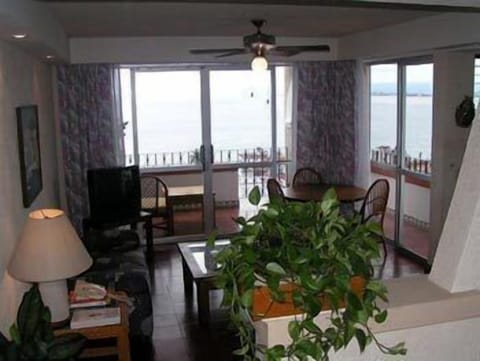 Junior Double or Twin Room, 2 Double Beds, Ocean View | Living area | Flat-screen TV