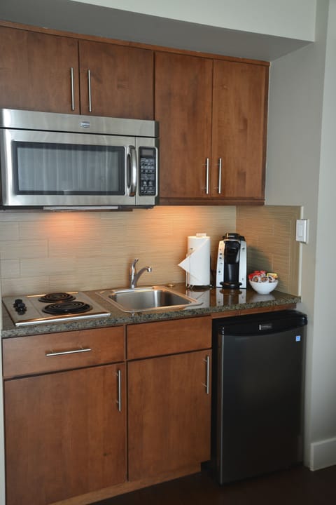 Condo, 2 Bedrooms, Kitchenette | Private kitchen | Fridge, microwave, stovetop, coffee/tea maker