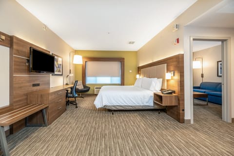 Suite, 1 King Bed (King) | In-room safe, desk, laptop workspace, soundproofing