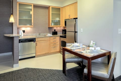 Suite, 1 Bedroom | Individually decorated, iron/ironing board, free cribs/infant beds