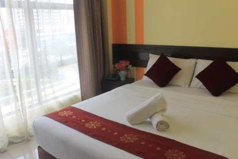 Deluxe With Window | Desk, iron/ironing board, free WiFi, bed sheets