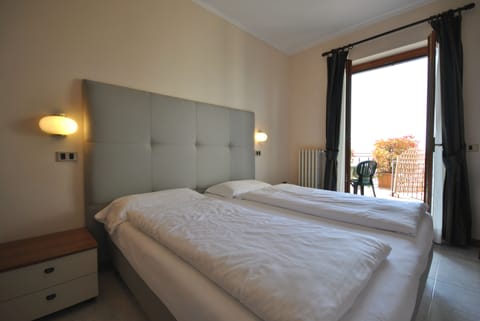 Standard Double Room, Terrace, Partial Lake View | Down comforters, in-room safe, desk, free WiFi