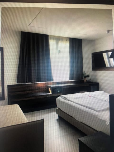 Camera King con Balcone | Minibar, in-room safe, desk, blackout drapes