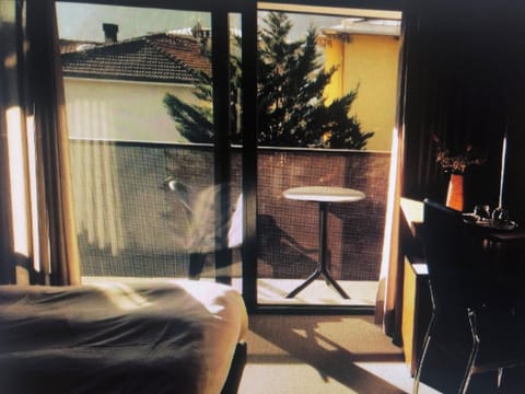 Camera Standard con Balcone | Minibar, in-room safe, desk, blackout drapes