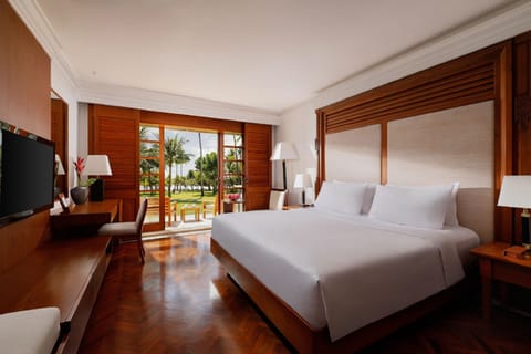 Premier Room | Minibar, in-room safe, individually decorated, individually furnished