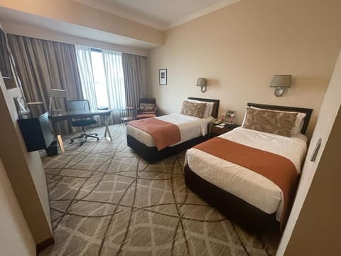 Executive Suite, 2 Twin Beds | Premium bedding, minibar, in-room safe, desk