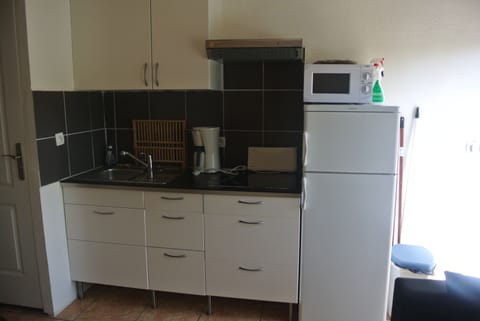 Apartment (2 pax) | Private kitchenette | Coffee/tea maker, electric kettle