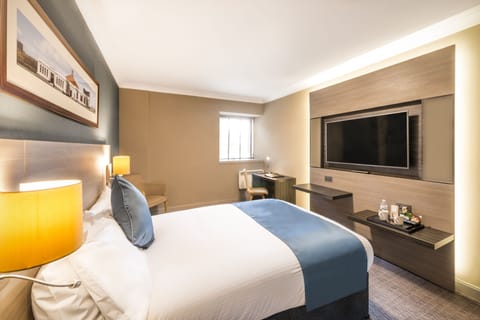 Club Double Room | In-room safe, desk, iron/ironing board, cribs/infant beds