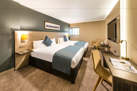 Club Twin Room | In-room safe, desk, iron/ironing board, cribs/infant beds