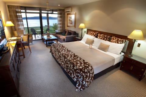 Superior King Room with Lake View | Premium bedding, in-room safe, individually furnished, desk