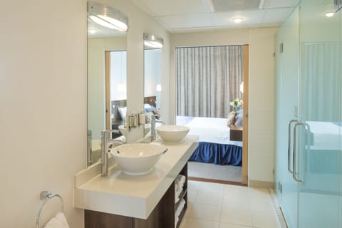 Grand Room, Multiple Beds | Bathroom | Combined shower/tub, free toiletries, hair dryer, towels