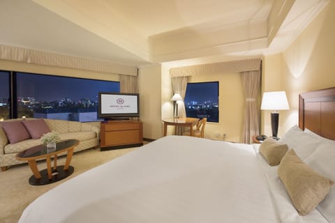 Premium bedding, minibar, in-room safe, desk