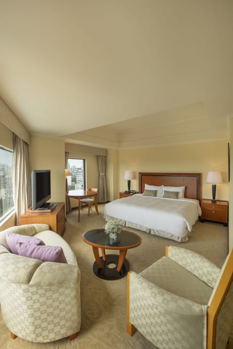 Deluxe King Room, Park View | Premium bedding, minibar, in-room safe, desk