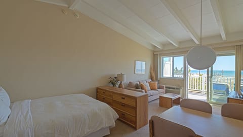 Lower Studio Oceanfront  | Individually decorated, individually furnished, cribs/infant beds