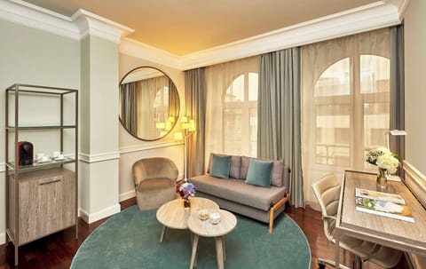 Junior Suite | Premium bedding, minibar, in-room safe, desk