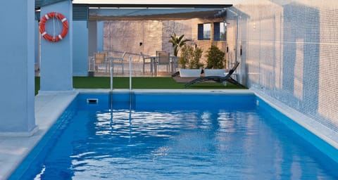 Outdoor pool, pool umbrellas, sun loungers