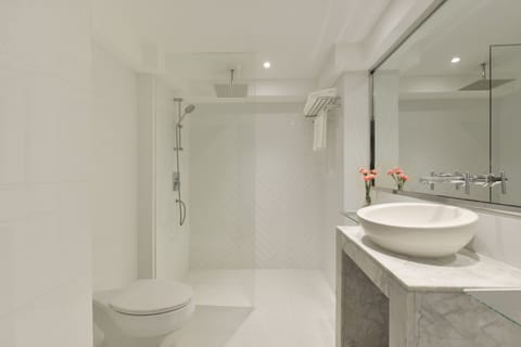 Tribeca Deluxe | Bathroom | Eco-friendly toiletries, hair dryer, towels, soap