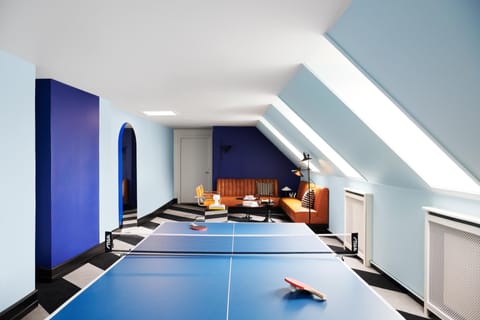 Flat-screen TV, table tennis