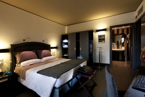 Studio Suite | Premium bedding, minibar, in-room safe, desk