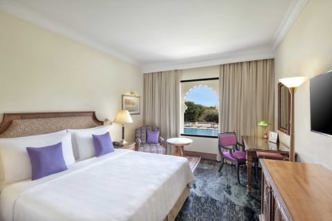 Deluxe Room, 1 King Bed, Pool View | Minibar, in-room safe, desk, laptop workspace