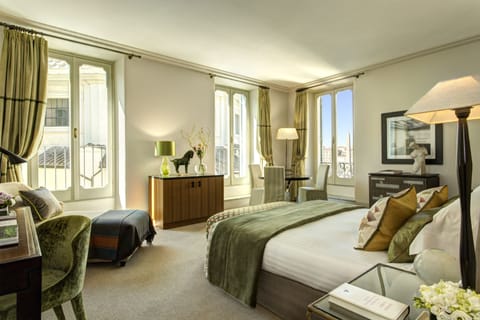 Junior Suite | Egyptian cotton sheets, premium bedding, pillowtop beds, minibar