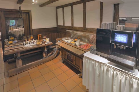 Daily buffet breakfast (EUR 16.9 per person)